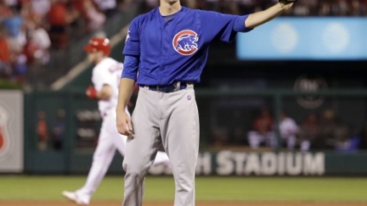 Hendricks loses no-hit bid in 9th, Cubs beat Cardinals 4-1