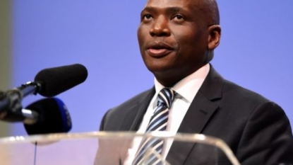 Hlaudi Motsoeneng hijacks Mandoza funeral to shout at critics