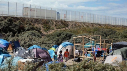 Hollande says Calais migrants to be dispersed around France