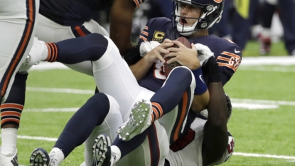 Houston LB Cushing injures knee against Bears