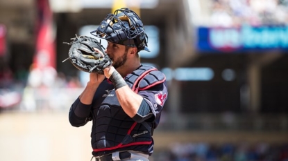 Indians catcher Yan Gomes has broken wrist