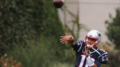 New England Patriots Jimmy Garoppolo leaves game with injury