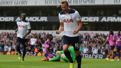 After grabbing Tottenham victor, Kane leaves on crutches