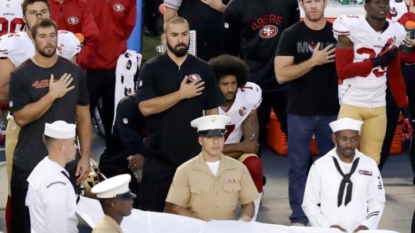 Kansas City Chiefs, Seattle Seahawks lock arms during national anthem