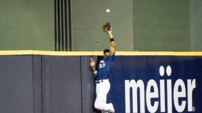 Brewers crash Cubs party with 5-4 win at Wrigley Field