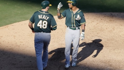 Khris Davis homers twice as A’s beat AL-best Rangers 5-2