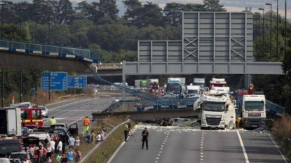 M20 closed after lorry crash causes footbridge collapse