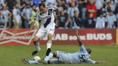 Donovan scores in return, Galaxy tie Sporting KC 2-2