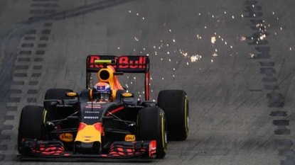 Verstappen sets pace in Singapore GP practice