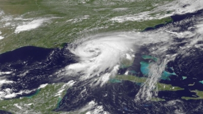 Hermine strengthens into hurricane as it nears Florida