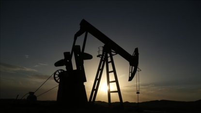 Oil prices fall on renewed oversupply worries