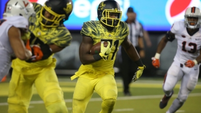 Oregon RB Royce Freeman injures leg against Nebraska