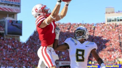 Oregon pays tribute to late Nebraska punter Sam Foltz