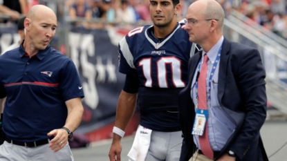 Patriots QB Garoppolo out with shoulder injury