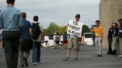 Penn State honors Joe Paterno as fans from both teams protest