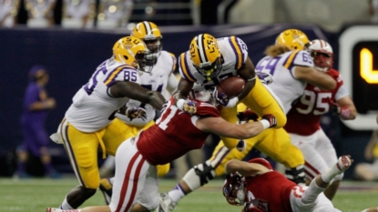 FULL HIGHLIGHTS: Wisconsin Badgers defeat LSU Tigers, 16-14