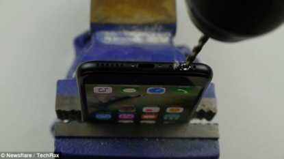 Freakish: iPhone 7 users ‘drill hole’ to recreate headphone jack