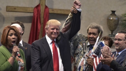 Promoter Don King praises Trump as “gladiator”