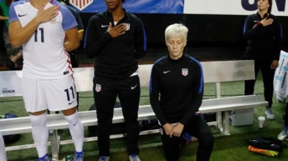 Rapinoe kneels again during anthem before USA match