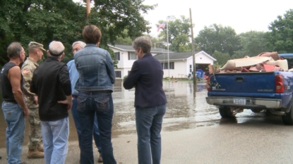 Residents evacuate areas of Cedar Rapids ahead of flooding