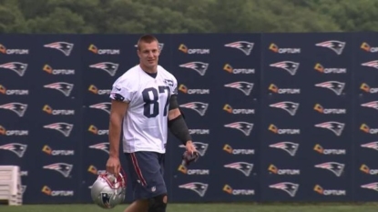 Rob Gronkowski doesn’t travel with Patriots to Arizona, per reports