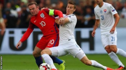 Rooney happy with deep England role