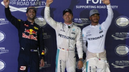 Rosberg grabs pole at Marina Bay circuit