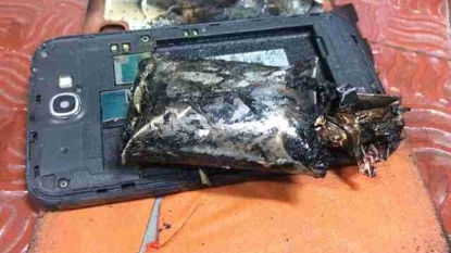 Samsung Note 2 catches fire on flight to Chennai, DGCA warns users