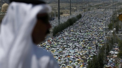 Saudi king: Use of haj for sectarian aims abhorrent