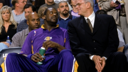 Shaq jokes about Kobe pushing him off the team during HOF speech