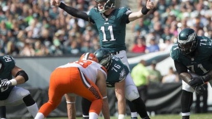 Wentz stellar in debut as Eagles defeat Browns 29-10