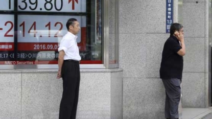 Yen weakens as BOJ pledges to keep policy easy to boost inflation