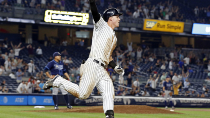 Tanaka pitches hot Yankees to win over Rays