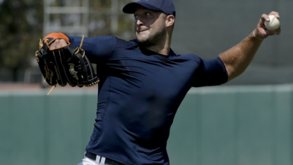 Tebow works out with Mets