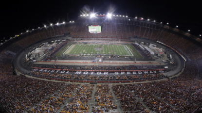 Tennesse wins in front of record college football crowd