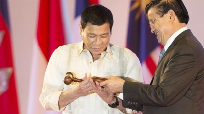 The awkward moment Barack Obama finally met Philippines president Rodrigo Duterte