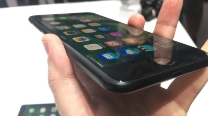 Early iPhone 7 Unboxing Photos, Jet Black Model Comes in Black Box