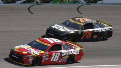 Truex Jr takes lead of Sprint Cup Chase