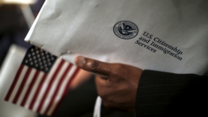 US Erroneously Grants Citizenship To More Than 850 Immigrants