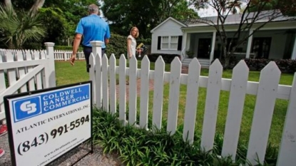 US home sales dip in August as inventories plummet