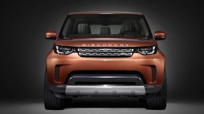 Video demonstrates 2017 Land Rover Discovery off-roading ability