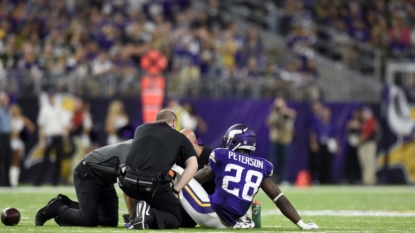 Peterson, Vikings Surveying Treatment Options for Knee Injury