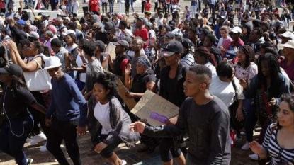 Violent clashes in South Africa over higher fees