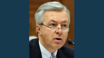 Wells Fargo chief Stumpf quits Fed panel as pressure rises