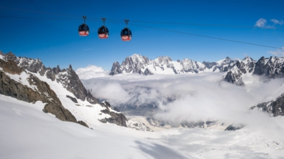 45 tourists rescued from cable vehicle dangling above Alps