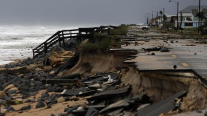 Hurricane Matthew: Weakening system ploughs up Atlantic coast but remains threat