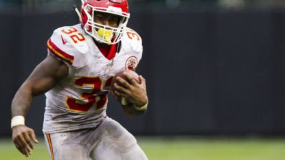 Ware, Smith help lead Chiefs to 26-10 over Raiders