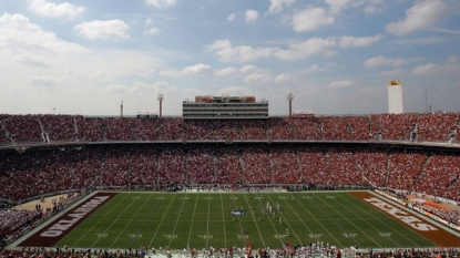 Texas president tweets support for coach Charlie Strong