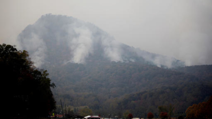 Relentless smoke spreads fear at edge of southern wildfires