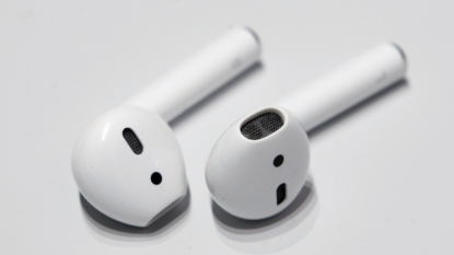 Apple AirPods ‘may not arrive until 2017’